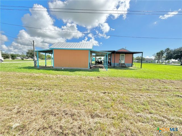 101 N 13th Street, Seadrift, TX 77983