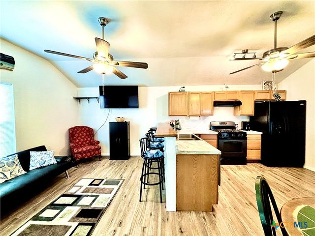 101 N 13th Street, Seadrift, TX 77983