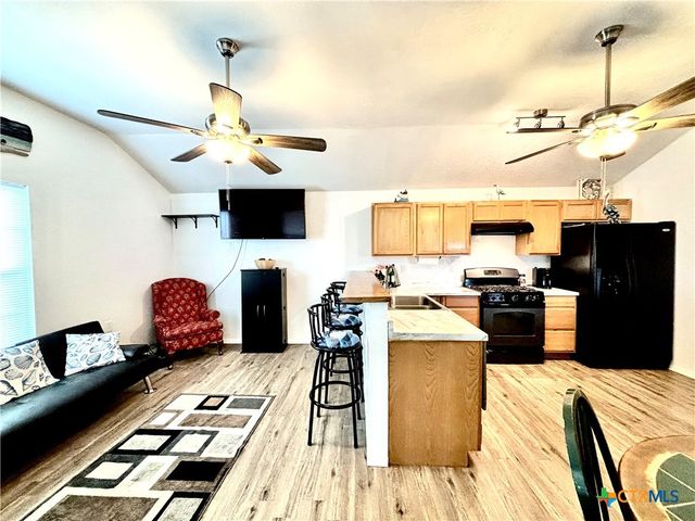 101 N 13th Street, Seadrift, TX 77983