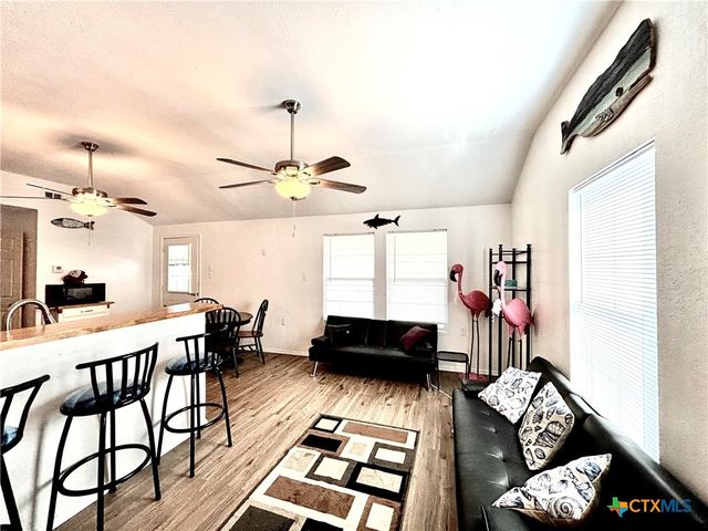 101 N 13th Street, Seadrift, TX 77983