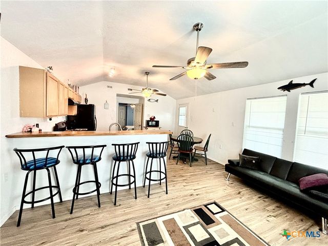 101 N 13th Street, Seadrift, TX 77983