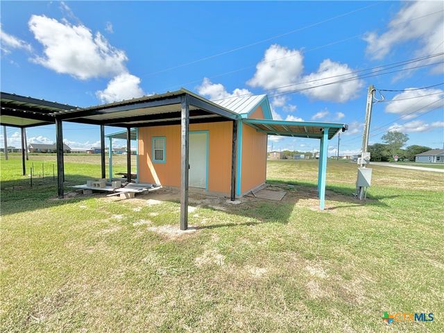 101 N 13th Street, Seadrift, TX 77983