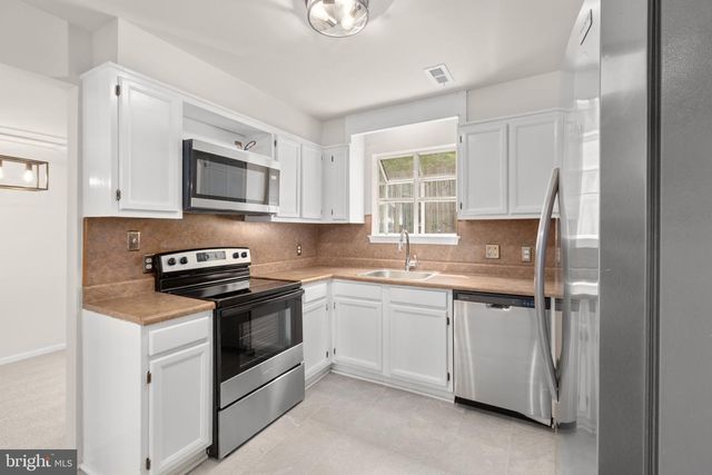 2211 HAMWAY DR, Fredericksburg, VA 22407