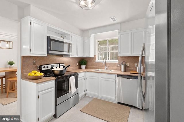 2211 HAMWAY DR, Fredericksburg, VA 22407