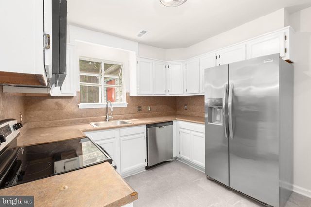 2211 HAMWAY DR, Fredericksburg, VA 22407