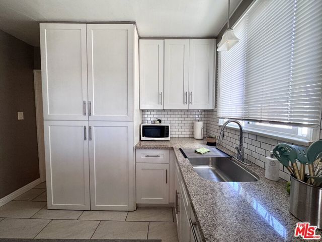 2177 W 27th Street 2177, Los Angeles, CA 90018
