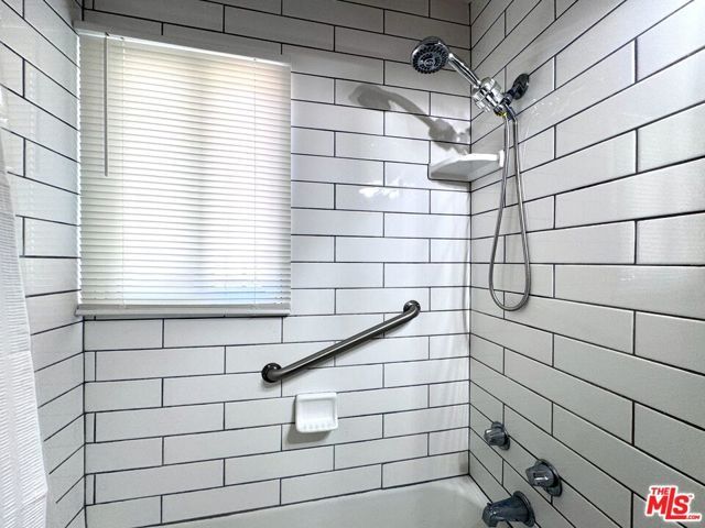 2177 W 27th Street 2177, Los Angeles, CA 90018