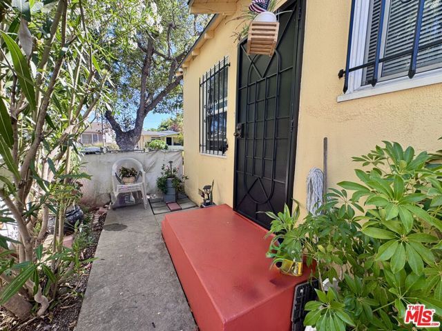 2177 W 27th Street 2177, Los Angeles, CA 90018