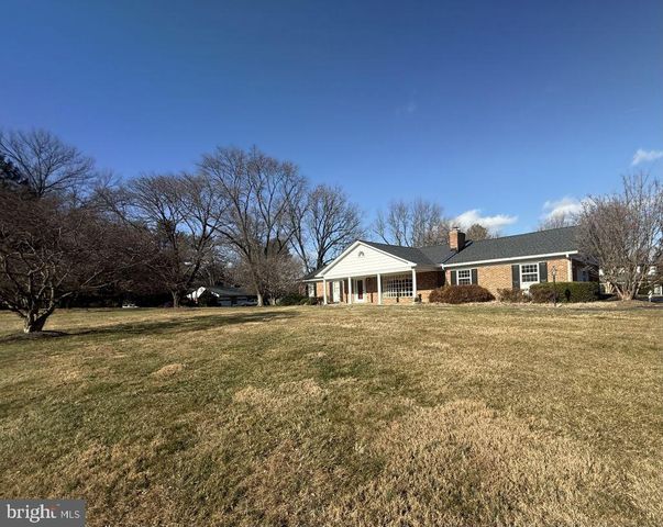 1362 WOODSIDE DR, Mclean, VA 22102