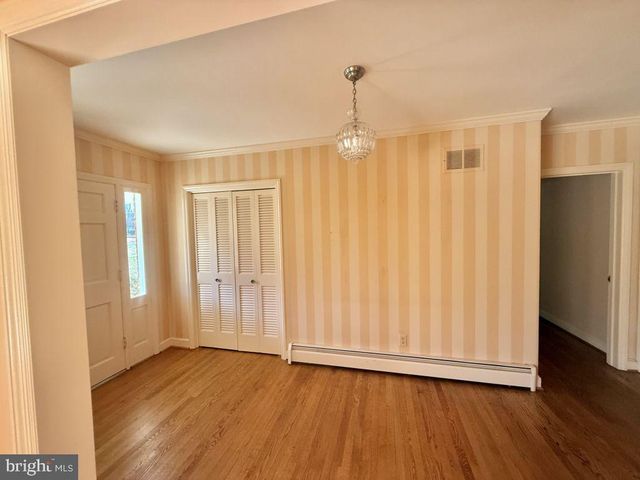 1362 WOODSIDE DR, Mclean, VA 22102