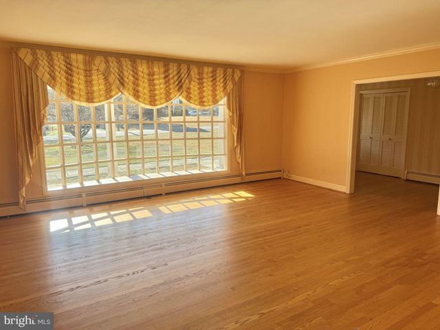 1362 WOODSIDE DR, Mclean, VA 22102