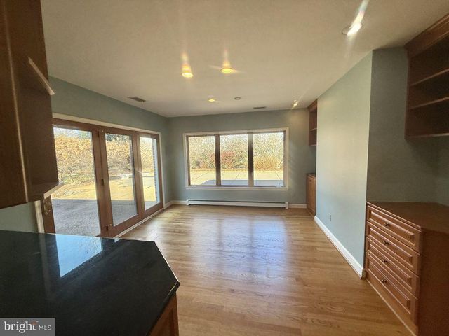 1362 WOODSIDE DR, Mclean, VA 22102