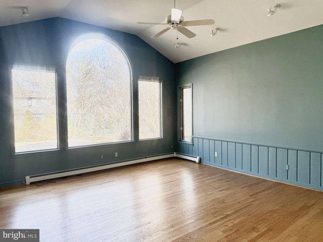 1362 WOODSIDE DR, Mclean, VA 22102