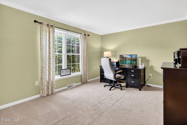 8 Donswood Court, Clifton Park, NY 12065