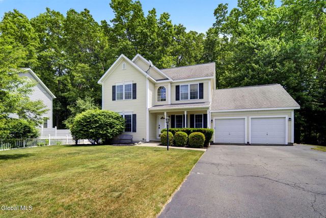 8 Donswood Court, Clifton Park, NY 12065