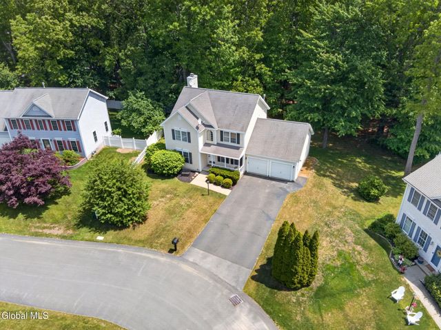 8 Donswood Court, Clifton Park, NY 12065