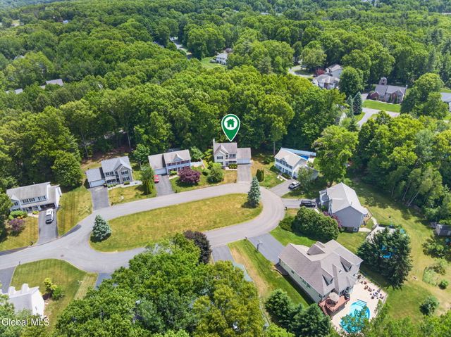 8 Donswood Court, Clifton Park, NY 12065