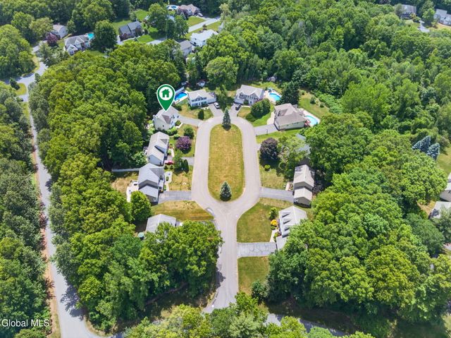 8 Donswood Court, Clifton Park, NY 12065
