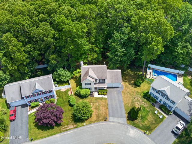 8 Donswood Court, Clifton Park, NY 12065
