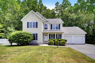 8 Donswood Court, Clifton Park, NY 12065