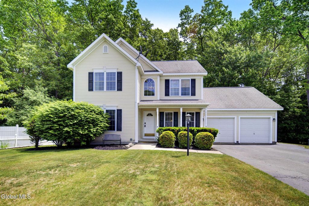 8 Donswood Court, Clifton Park, NY 12065