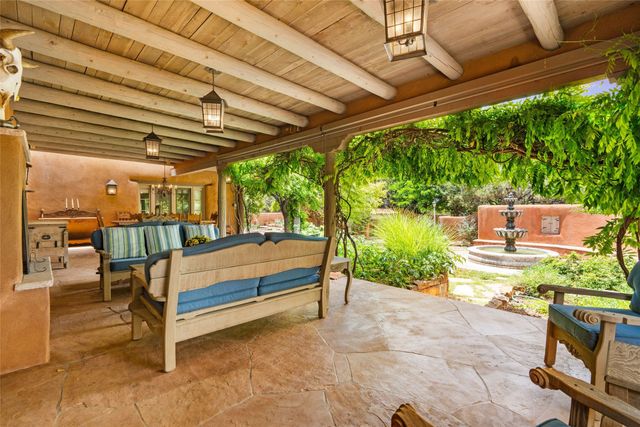 61 Calle San Martin, Santa Fe, NM 87506