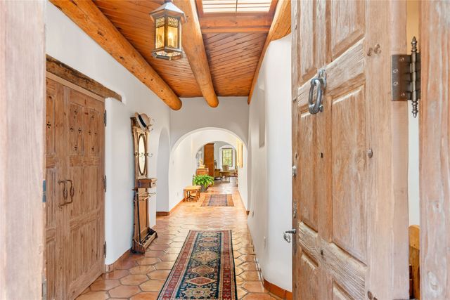 61 Calle San Martin, Santa Fe, NM 87506