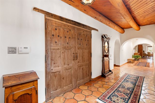 61 Calle San Martin, Santa Fe, NM 87506