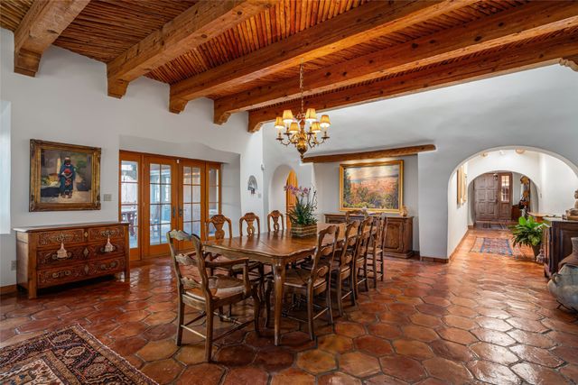 61 Calle San Martin, Santa Fe, NM 87506