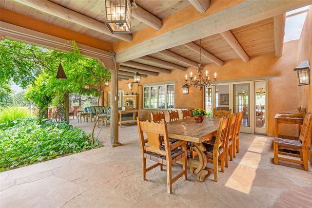 61 Calle San Martin, Santa Fe, NM 87506