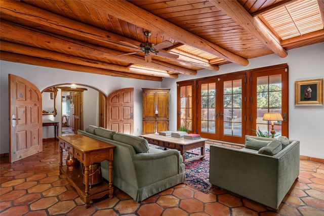 61 Calle San Martin, Santa Fe, NM 87506