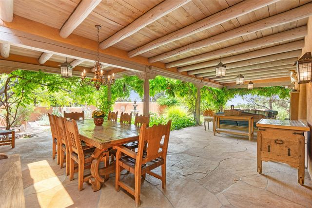 61 Calle San Martin, Santa Fe, NM 87506