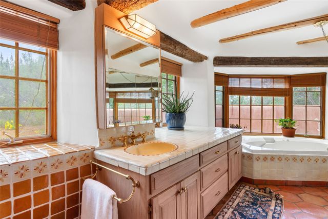 61 Calle San Martin, Santa Fe, NM 87506