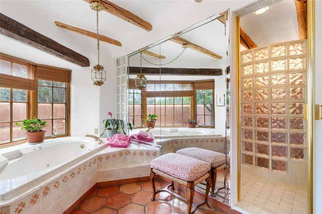 61 Calle San Martin, Santa Fe, NM 87506