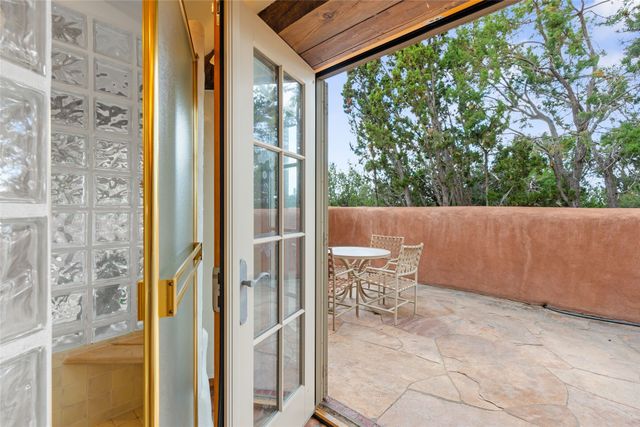 61 Calle San Martin, Santa Fe, NM 87506