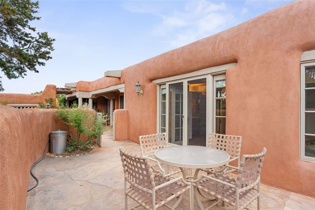 61 Calle San Martin, Santa Fe, NM 87506