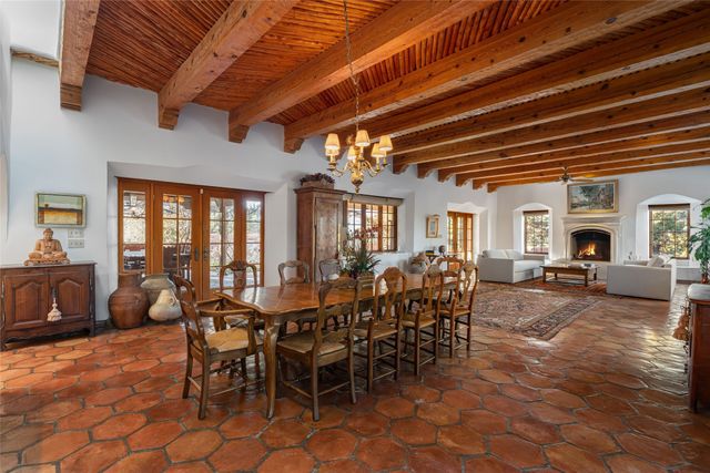 61 Calle San Martin, Santa Fe, NM 87506