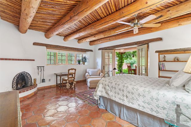 61 Calle San Martin, Santa Fe, NM 87506