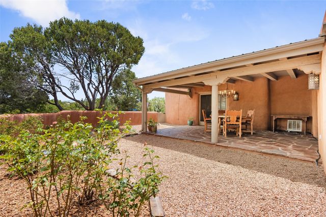 61 Calle San Martin, Santa Fe, NM 87506