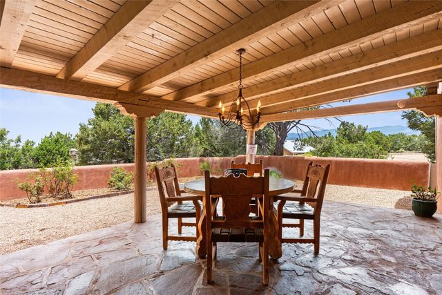 61 Calle San Martin, Santa Fe, NM 87506