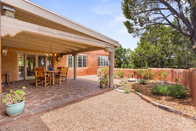 61 Calle San Martin, Santa Fe, NM 87506