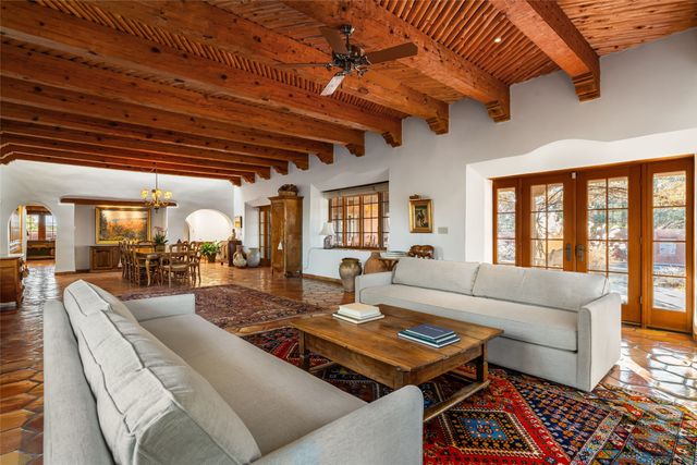 61 Calle San Martin, Santa Fe, NM 87506