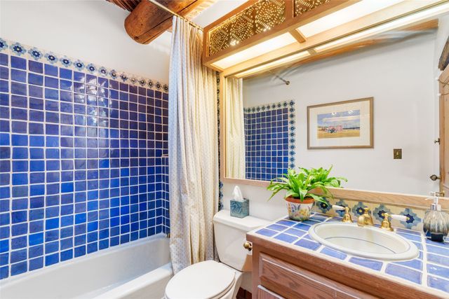 61 Calle San Martin, Santa Fe, NM 87506