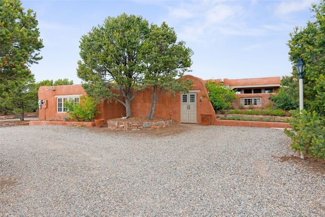 61 Calle San Martin, Santa Fe, NM 87506