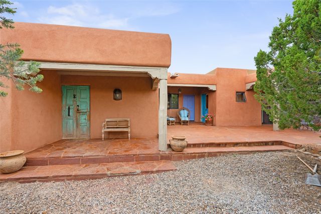61 Calle San Martin, Santa Fe, NM 87506