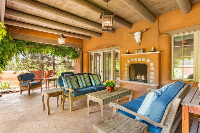 61 Calle San Martin, Santa Fe, NM 87506