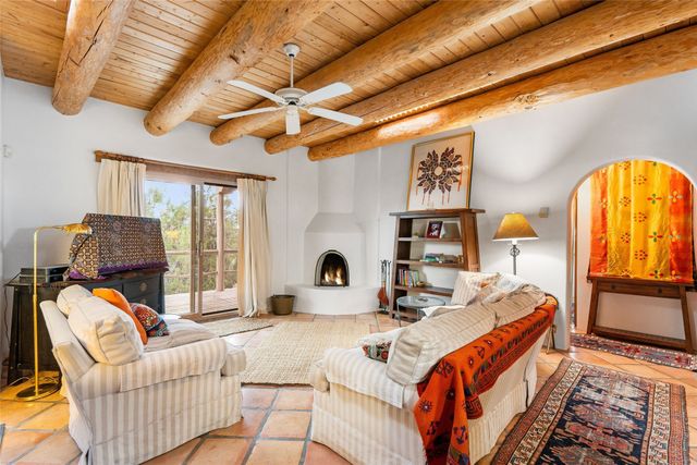 61 Calle San Martin, Santa Fe, NM 87506