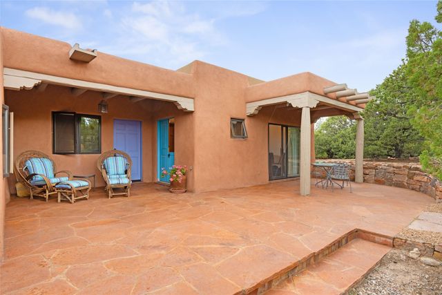 61 Calle San Martin, Santa Fe, NM 87506