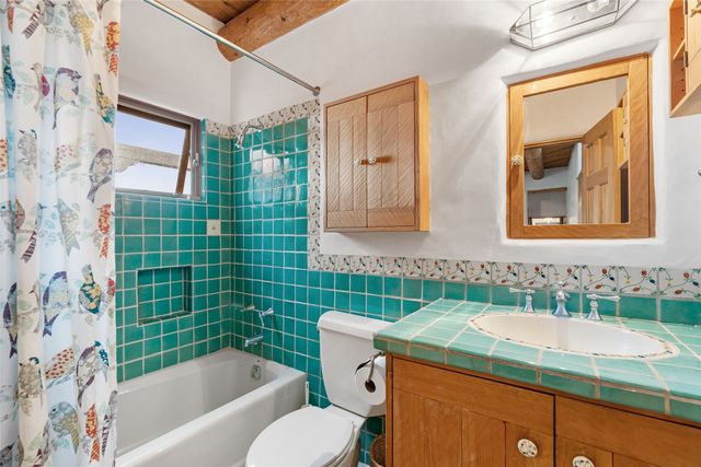 61 Calle San Martin, Santa Fe, NM 87506