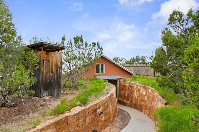 61 Calle San Martin, Santa Fe, NM 87506